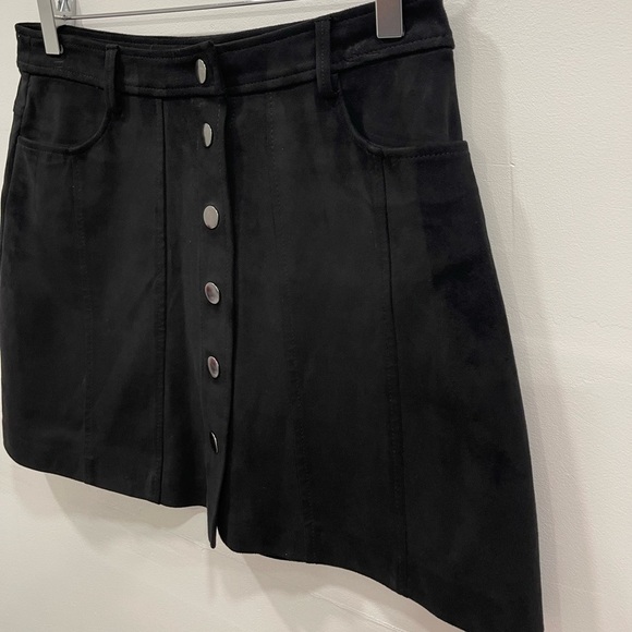 Zara Black Button Front Faux Suede Mini Skirt Size Medium - Picture 5 of 8